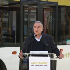 Maite Aymerich, alcaldesa de Sant Vicenç dels Horts intervé durant la presentació de la nova línia de bus urbà
